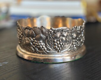 Vintage Silver Plated Grapevine Wine Bottle Coaster Ornate Vineyard Decor