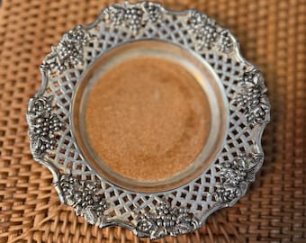 Vintage Godinger Silver Plated Wine Bottle Coaster Grapevine Pierced Trivet Barware