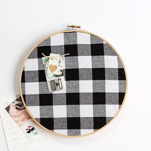 Gingham Buffalo Check Cork Board: Embroidery Hoop Memo Board