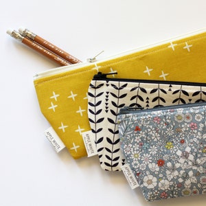 Pochette à crayons, rentrée scolaire, sac de maquillage, pochette, sac à crayons, étui à crayons, pochette zippée, fournitures scolaires, sac de maquillage, pochette artisanale, organiser