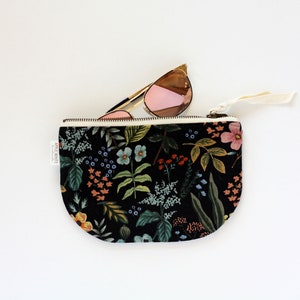 Rifle Paper Co Stofftasche, Reißverschluss-Beutel mit Blumenmuster, Geldbörse, botanische Schminktasche, schwarze Clutch, Trauzeugin-Geschenk der Braut, Geschenk für sie, Kosmetiktasche Bild 5