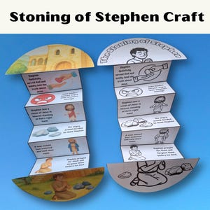 Peut inclure: Deux bricolages en papier en accordéon intitulés Stoning of Stephen Craft. Une version est en couleur avec des illustrations d'un bâtiment en pierre et d'une personne en prière, tandis que l'autre est une version en noir et blanc à colorier.