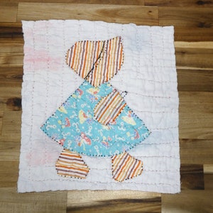 Vintage SunBonnet Sue Quilt Block 12&quot;x13&quot;  1940s Sun Bonnet Girl Floursack Hand Quilted Appliqued Old Quilt Piece to Repurpose