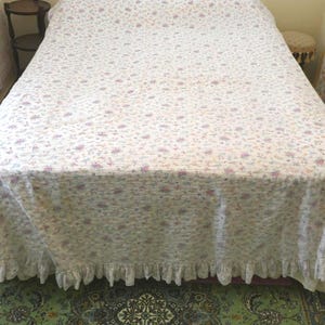 Bedspread Twin Lightweight Pink Purple Flowers on White Single Ruffle Cottage Style