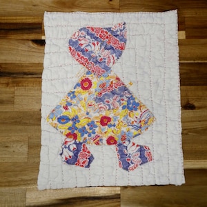 Vintage SunBonnet Sue Quilt Block 11&quot;x13.5&quot; 1940s Sun Bonnet Girl Floursack Hand Quilted Appliqued Old Quilt Piece to Repurpose