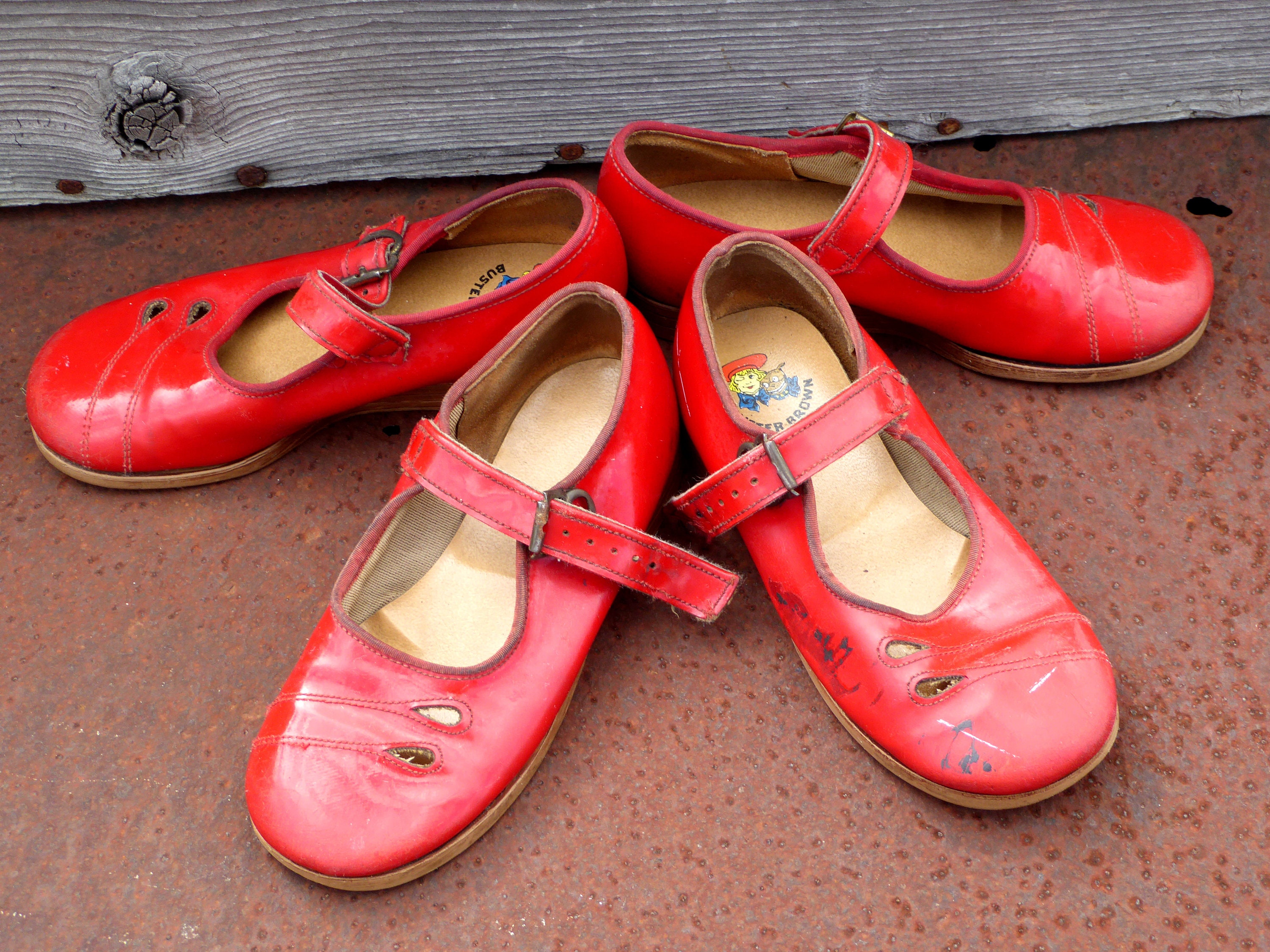 Priced for TWO Pair Red Paten Leather Toddler Mary Janes by Buster Brown Shoes I-A Schoenen Meisjesschoenen Mary Janes 