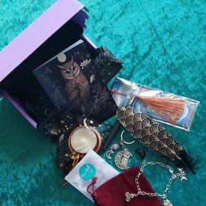 Caja de regalo con set de papelería para amantes de los búhos, cuaderno y bolígrafo con forma de búho, marcapáginas, pulsera de luna de obsidiana, llavero de búho de amatista.