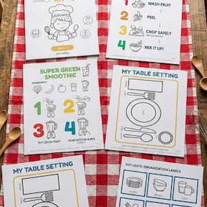 Peut inclure: Ensemble de documents imprimés éducatifs pour enfants, comprenant des fiches de recettes pour la salade de fruits arc-en-ciel et le smoothie vert, des guides de dressage de table et des instructions pour le kit d'aide en cuisine.