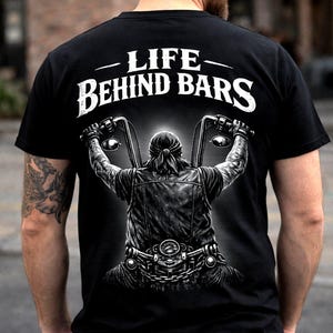 ライフ・ビハインド・バーガー・モーターサイクルTシャツ | アウトロー・バイカーTシャツ