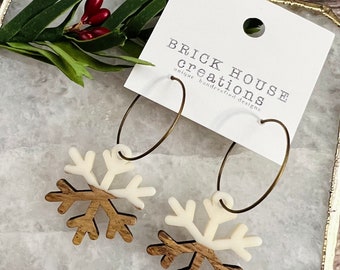 Cream Wood Resin Snowflake earrings