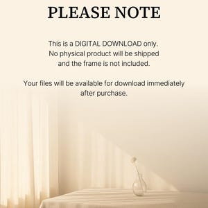 Op de afbeelding: Een digitale download aankondiging met de tekst "PLEASE NOTE". De tekst legt uit dat het product een digitale download is en dat er geen fysiek product wordt verzonden. Een kleine glazen vaas met een enkele bloem staat op een beige tafelkleed.