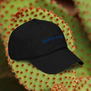 Gewassen baseballpet van Querer es Poder Garment, Aforismo Cachucha, Spaanse affirmatiehoed