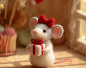 Handmade Needle Felted Mouse | Cute Wool Animal Figurine | Felt Plush Mouse Ornament | Adorable Gift for Animal Lovers & Collectors