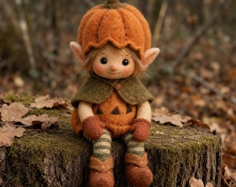 Mini Felt Pumpkin Elf Figurine, Handmade Woodland Fairy Character, Needle Felted Autumn Gnome, Cozy Fall Decor, Rustic Handmade Gift, 8cm