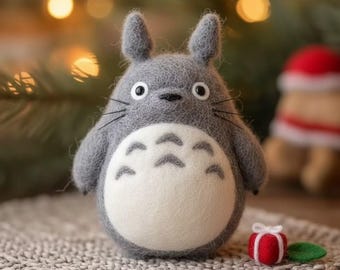 Mini figura de peluche gris / Personaje del bosque inspirado en anime / Peluche suave y decorativo / Regalo coleccionable para niños y adultos / Regalos navideños
