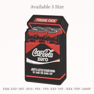 Può includere: Un cartello in legno rustico con la scritta "Welcome to our home" in lettere bianche. Il cartello presenta una finitura invecchiata e un design semplice e invitante, perfetto per l'arredamento della porta d'ingresso.