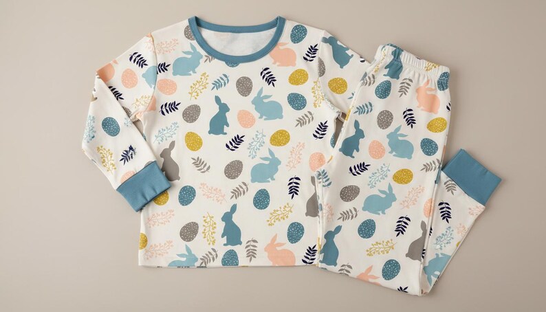 Pijamas familiares a juego para Pascua: Conjunto de pijamas con estampado de conejitos y huevos. imagen 6