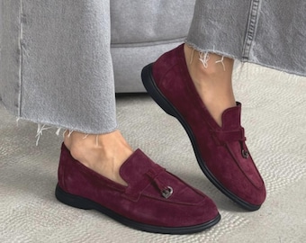 Mocasines de ante burdeos para mujer / Sin cordones, hechos a mano, con detalle de borla / Forro de piel natural / Estilo atemporal