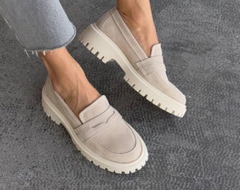 Mocassini classici da donna in pelle beige / Ballerine slip-on in vera pelle scamosciata / Scarpe in pelle con punta tonda / Ballerine con suola spessa