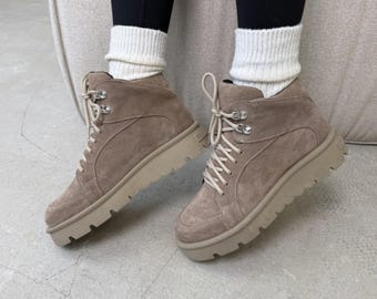 Botines de ante beige de invierno / Botas cálidas con plataforma para mujer / Estilo con cordones y forro de piel de oveja / Suela gruesa