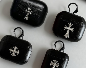 Funda de cuero para AirPods con dije de cruz de metal, funda protectora negra para AirPods, regalo para él, funda personalizada para AirPods 1, 2, 3, 4 Pro, 2, 3, funda para pareja