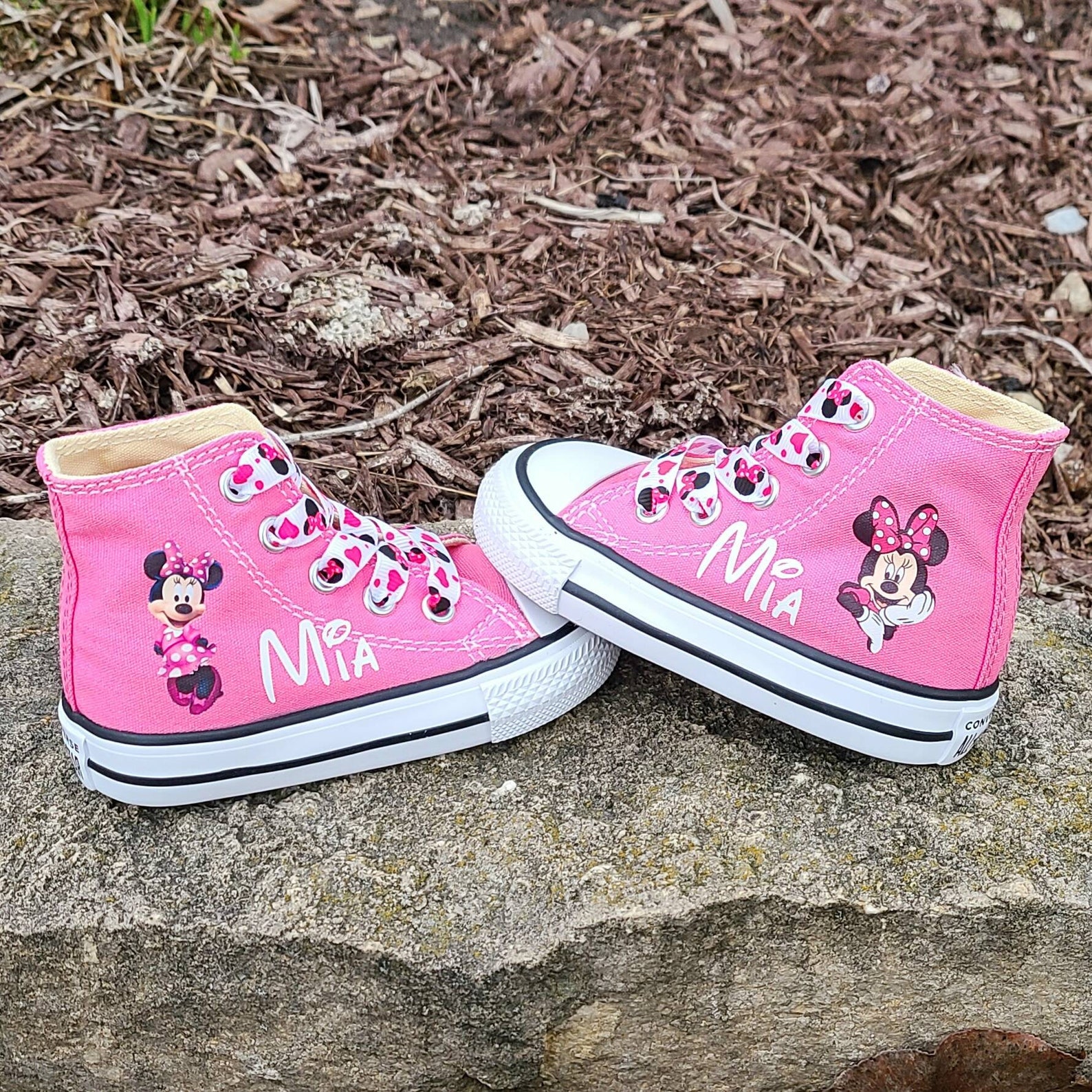 minnie mouse converse