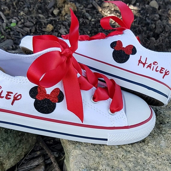 minnie converse