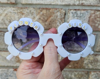 Personalized Flower girl Sunglasses, Sun Glasses With  Pearls, White Flower Daisy Sunglasses for Girls, Ages 2-9, Name Sunglasses
