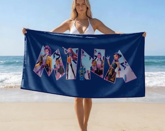 Gepersonaliseerde Kpop Huntrix-meisjesnaam strandlakens, aangepaste belettering badhanddoek, leuke anime-kunst met naambadhanddoek