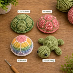Peut inclure: Quatre objets crochetés comprenant trois carapaces de tortue et un corps de tortue. Les carapaces sont étiquetées Classic Green, Strawberry avec des détails de graines blanches, et Rainbow. Le corps est vert avec des yeux noirs. Un crochet est visible.