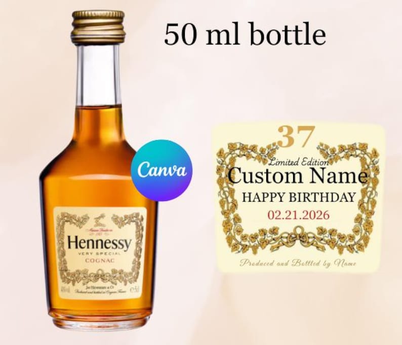 以下が含まれることがあります： 金色のキャップとラベルが付いた50mlのヘネシーコニャックボトル。ラベルには「Hennessy VERY SPECIAL COGNAC」と記載されています。カスタムの誕生日ラベルも表示されています。