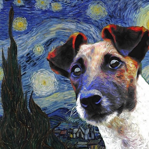 Puede incluir: Una pintura al estilo de La Noche Estrellada de Vincent van Gogh, con un fox terrier de pelo duro con un pelaje blanco y marrón. La cabeza del perro está girada hacia un lado, y sus ojos miran directamente al espectador. El fondo es un cielo azul en espiral con estrellas amarillas y una luna creciente.