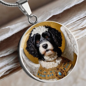 Collar con colgante artístico de ángel de la guarda de Perro de Agua Portugués (opción de grabado)