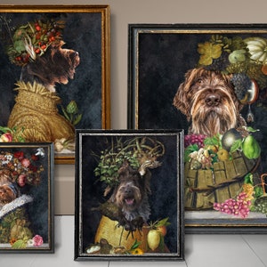 Op de afbeelding: Vier ingelijste schilderijen van honden die Renaissance-kleding dragen met verschillende vruchten en groenten eromheen. De schilderijen zijn in een donkere, olieverfschilder stijl.