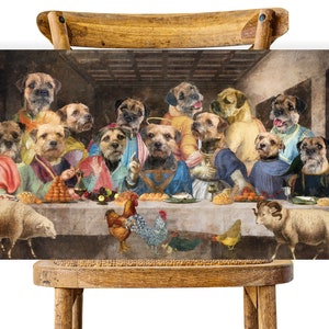 Op de afbeelding: Een schilderij van een groep honden die aan een tafel zitten, die doet denken aan Leonardo da Vinci's Het Laatste Avondmaal. De honden dragen allemaal verschillende kleding en zijn omringd door eten en drinken.