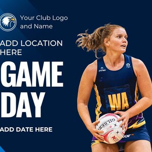 Puede incluir: Una jugadora de netball con uniforme azul marino y amarillo sostiene un bal&oacute;n de netball. La imagen incluye el texto "Your Club Logo and Name", "ADD LOCATION HERE", "GAME DAY" y "ADD DATE HERE". El bal&oacute;n es blanco, rojo y negro.