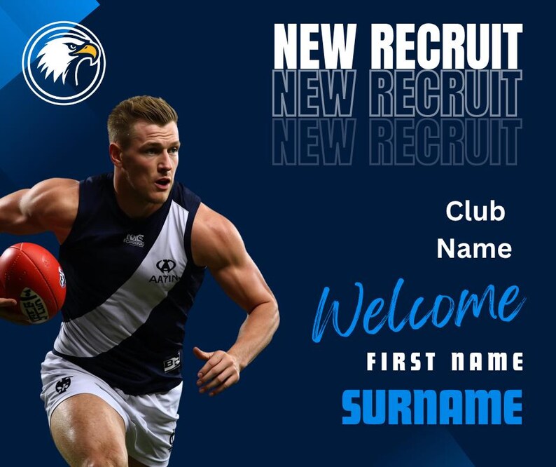 Puede incluir: Gr&aacute;fico promocional para un equipo deportivo, con un atleta masculino con uniforme azul marino y blanco sosteniendo un bal&oacute;n de f&uacute;tbol rojo. El texto "NEW RECRUIT" se muestra de forma destacada, junto con espacio para el nombre del club y los detalles del jugador.