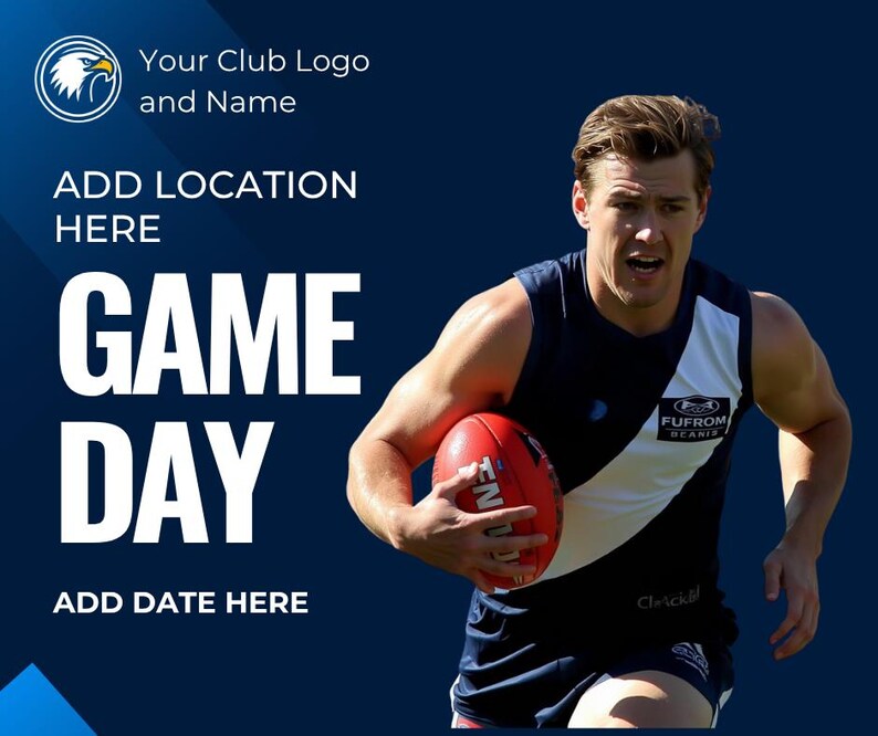 Puede incluir: Gr&aacute;fico promocional para un evento deportivo. La imagen presenta a un jugador de f&uacute;tbol americano con uniforme azul marino y blanco corriendo con un bal&oacute;n rojo. El texto incluye "GAME DAY", "ADD LOCATION HERE" y "ADD DATE HERE" sobre un fondo azul oscuro.