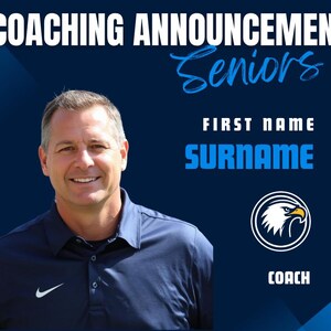 Puede incluir: Un gr&aacute;fico de anuncio de entrenamiento con un hombre sonriente con una camisa polo azul marino. El texto dice "COACHING ANNOUNCEMENT Seniors" en blanco y azul claro. Debajo, dice "FIRST NAME SURNAME" y presenta un logotipo del equipo con un &aacute;guila.