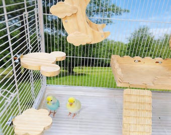 Parco giochi in legno per pappagalli: mobili per gabbie e set da arrampicata per calopsitte, conuri e parrocchetti.