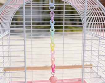 Giocattolo per uccelli in acrilico con campanellino, decorazione per gabbia arcobaleno