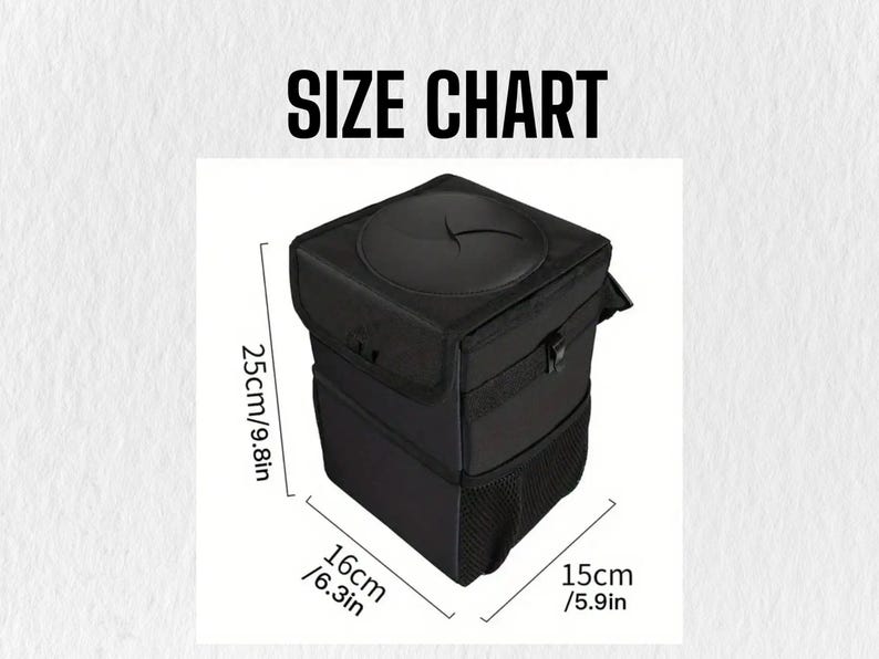 Peut inclure: Poubelle de voiture noire avec un couvercle rabattable. Le bac mesure 25 cm de haut, 16 cm de large et 15 cm de profondeur. Le texte "SIZE CHART" est visible.