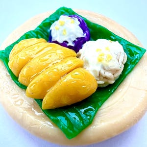 Handgjord miniatyr mango klibbigt ris, realistisk thailändsk dessertskulptur, polymerlera, matgåva