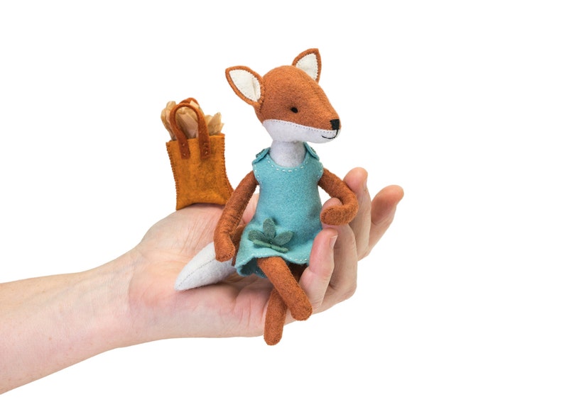 Charlotte fox kit, Felt Animal Craft Kit Fox Sewing Kit hand-sewing, fox ornament, beginner sewing kit, DIY sewing, fantastic fox image 1