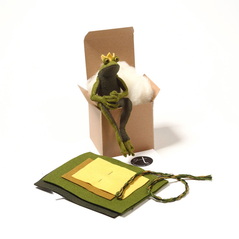 The Frog Prince kit, Felt Animal Craft Kit frog Sewing Kit hand-sewing kit, plush frog, beginner sewing kit, DIY sewing image 2