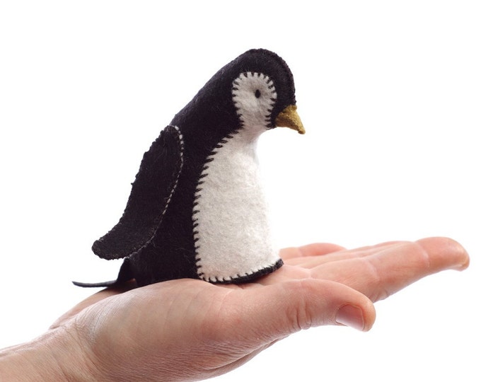 Penguin Kit, Felt Animal Craft Kit, DIY sewing kit, penguin holiday ornament kit, baby penguin, plush penguin, beginner sewing kit