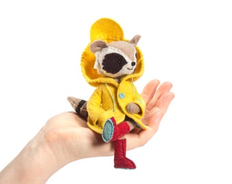 Rilla Raccoon kit, Felt Animal Craft Kit - Stuffed raccoon Sewing Kit - Animal Pattern and Supplies, DIY sewing, beginner sewing