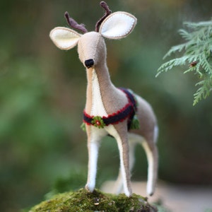 Reindeer Sewing Pattern: DIY Felt Holiday Decoration (PDF Pattern - digital download)