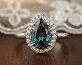 Vintage birnenförmiger Labrador Alexandrit Verlobungsring | Tropfen Halo Versprechen Ring | Farbwechsel Edelstein | Brautschmuck aus massivem Silber