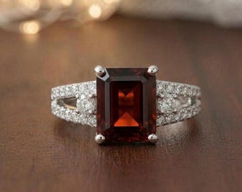 Anello di fidanzamento con granato rosso taglio smeraldo, anello Art Déco in argento massiccio, anello anniversario in stile vintage con smeraldo taglio smeraldo per donna